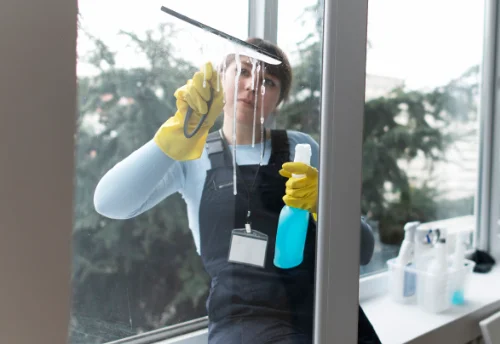 Nettoyage de vitres intérieures et extérieures à Sivergues
